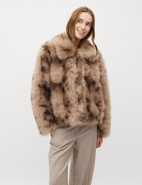 Corvia-M Outerwear - Brown