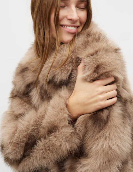 Corvia-M Outerwear - Brown